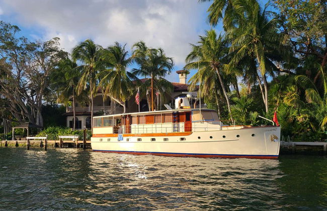 Fort Lauderdale Sunset Cruise - Photo 7