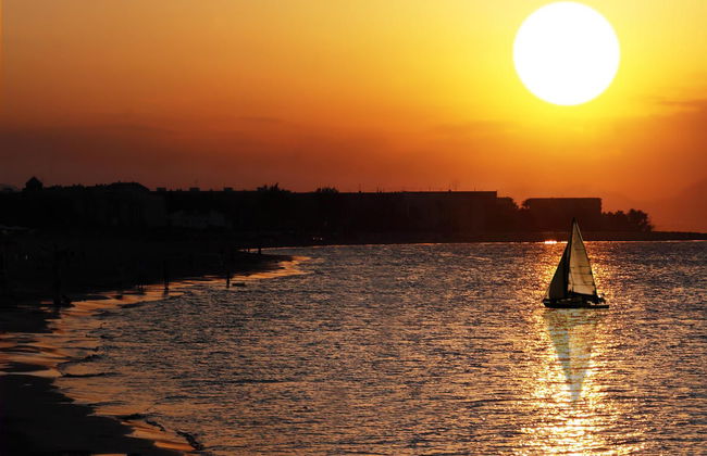 Catamaran Sunset Cruise in Denia - Foto 1