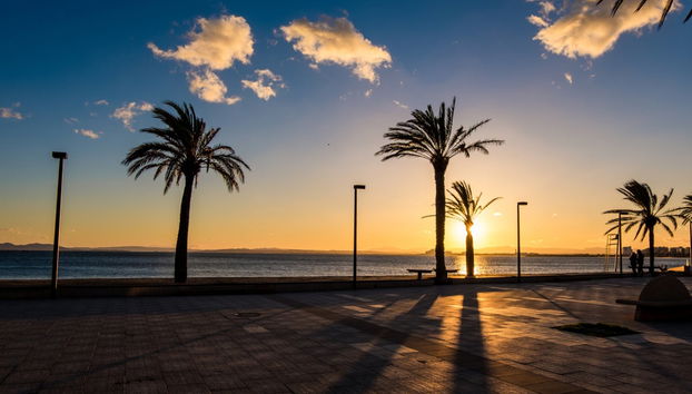 Balade en catamaran dans la baie de Rosas au coucher de soleil - Photo 2