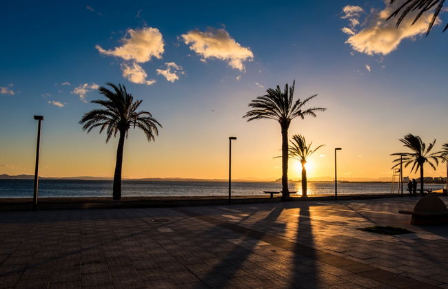 Paseo en catamarán al atardecer por la bahía de Rosas - Foto 2