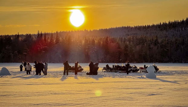 Giro in motoslitta e pesca sul ghiaccio - Foto 5