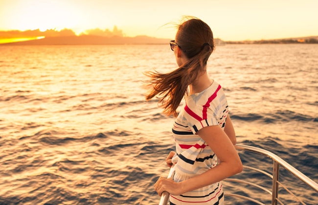 Excursion en goélette au coucher du soleil à Santorin avec dîner - Photo 5