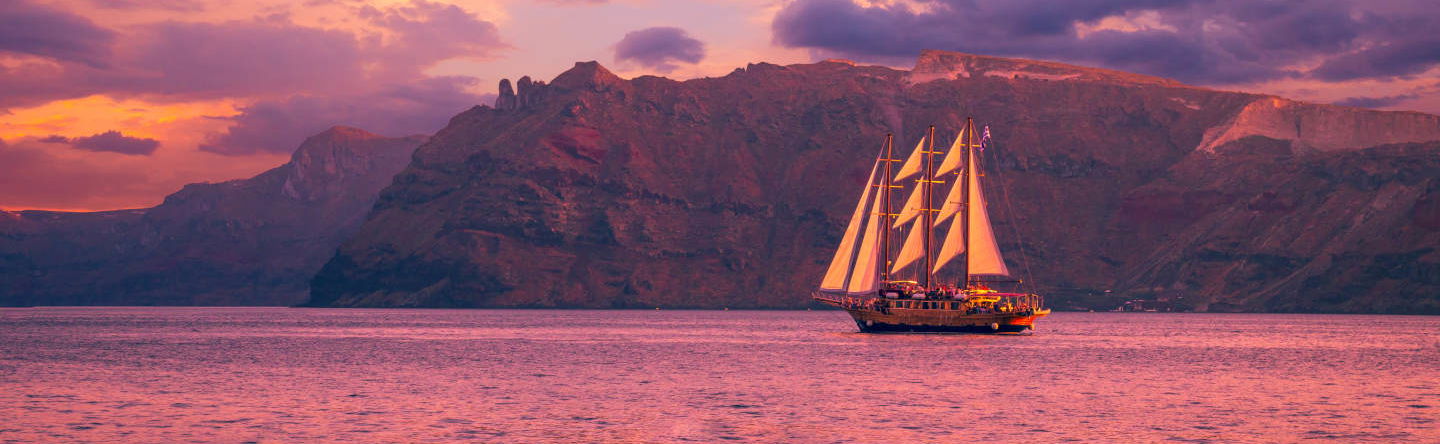 Excursión en barco por Santorini al atardecer con cena - Foto 1