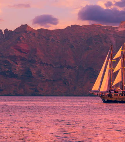 Foto - Escursione in barca a Santorini al tramonto con cena
