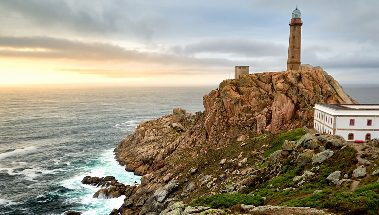 Excursión a Finisterre, Mugía y Cabo Vilán + Paseo en barco - Foto 2
