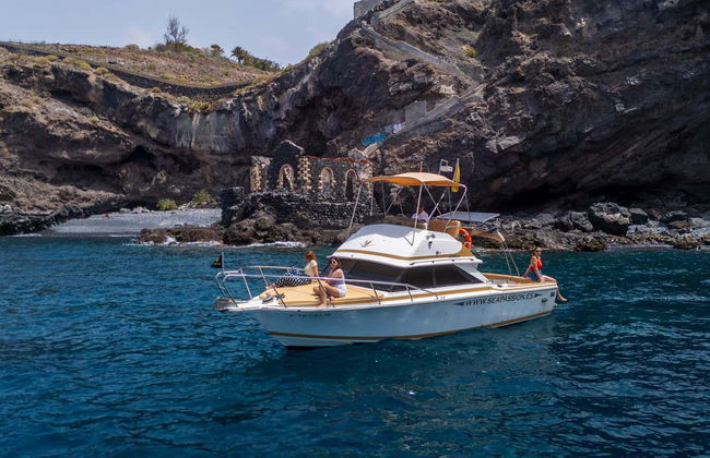 Giro in yacht con avvistamento di cetacei - Foto 4