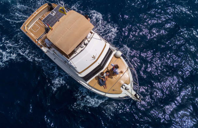 Giro in yacht con avvistamento di cetacei - Foto 1