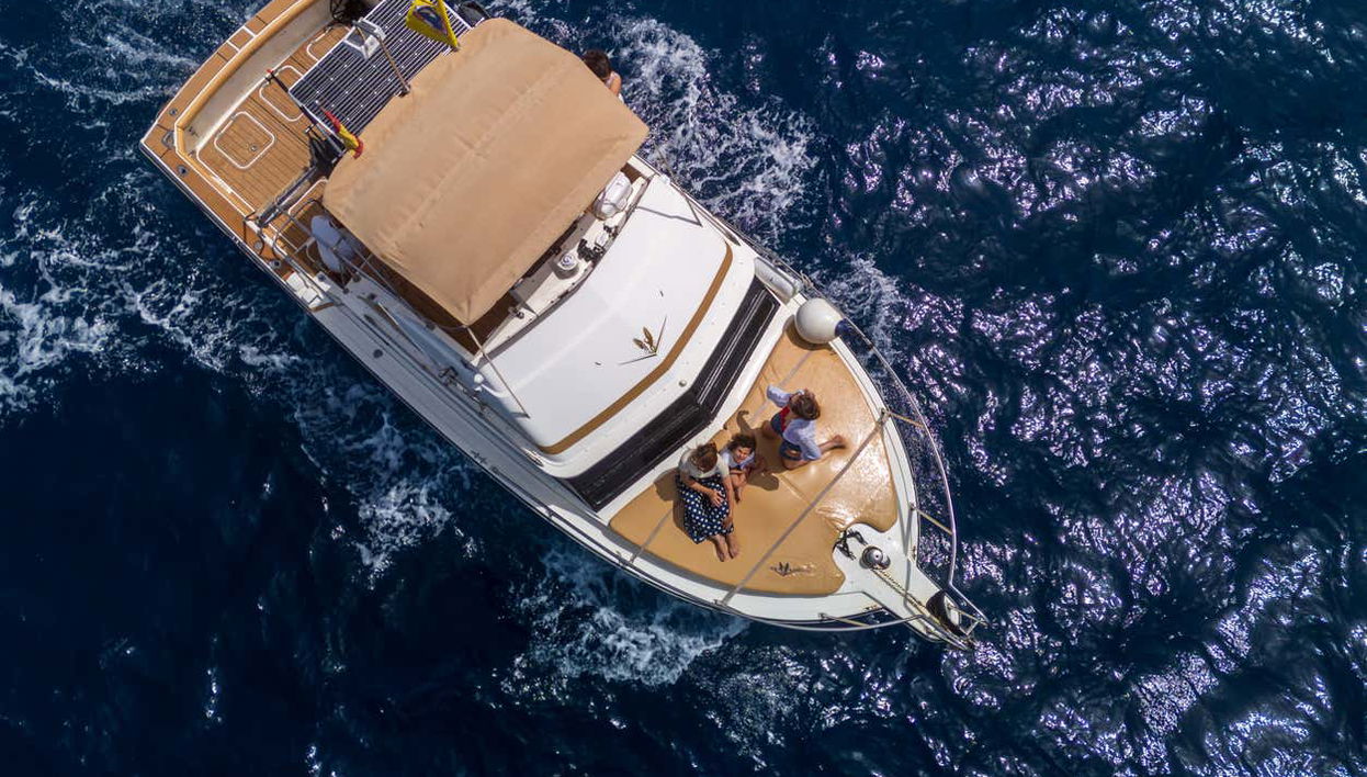 Balade en yacht et observation de cétacés - Photo 1