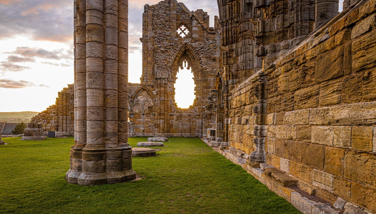 Entrada a la abadía de Whitby - Foto 1