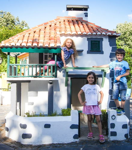 Foto de Entrada al parque Portugal dos Pequenitos