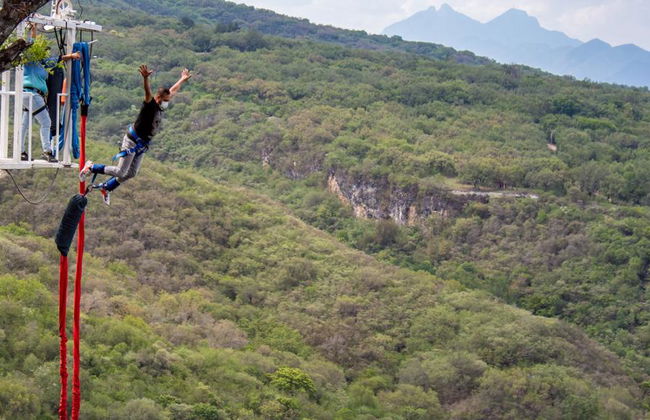 Salto de puenting en Cola de Caballo - Foto 7