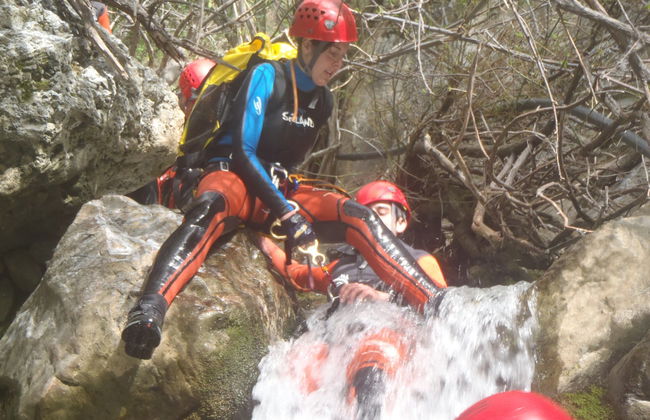 Barranquismo en la Sierra de las Nieves - Foto 1