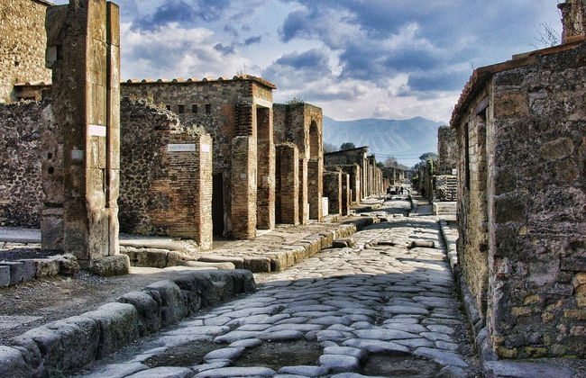Pompeii & Mount Vesuvius Excursion - Foto 1