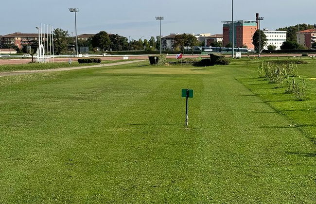 Lebensgroßer 9-Loch-Minigolfplatz in Toulouse - Foto 9