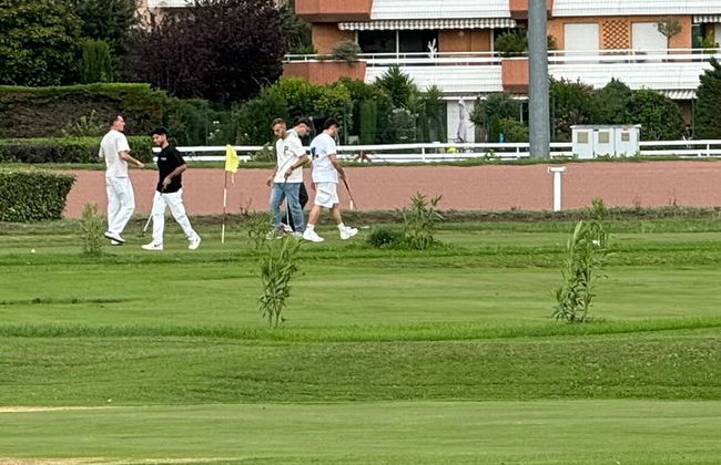 Lebensgroßer 9-Loch-Minigolfplatz in Toulouse - Foto 1