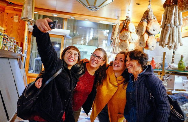 Bevande e stuzzichini nel tour privato di Bologna - Foto 7