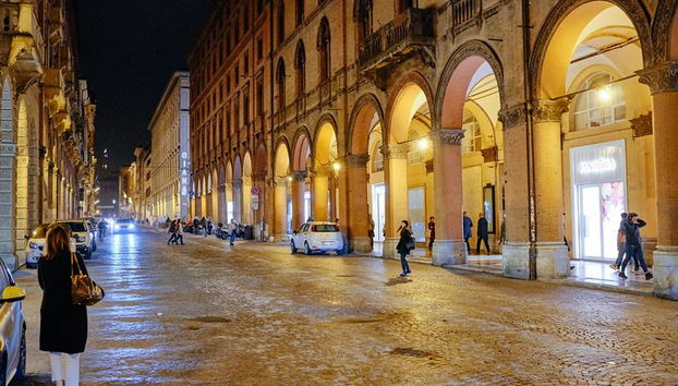 Bevande e stuzzichini nel tour privato di Bologna - Foto 3