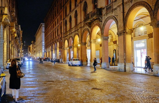 Bevande e stuzzichini nel tour privato di Bologna - Foto 3