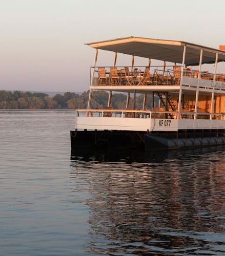 Foto de Descubra el río Zambezi en barco con cena