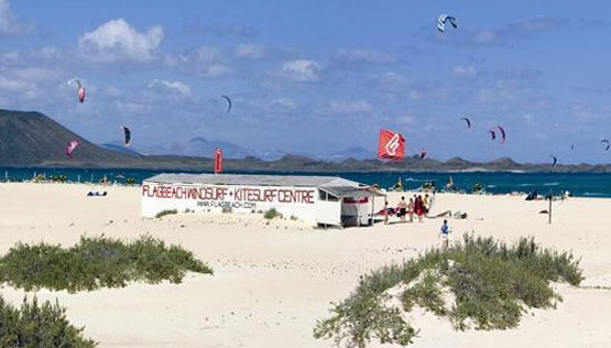 Kitesurfing in Corralejo - Photo 1