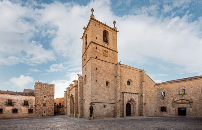 Entrada a la Concatedral de Cáceres - Foto 4