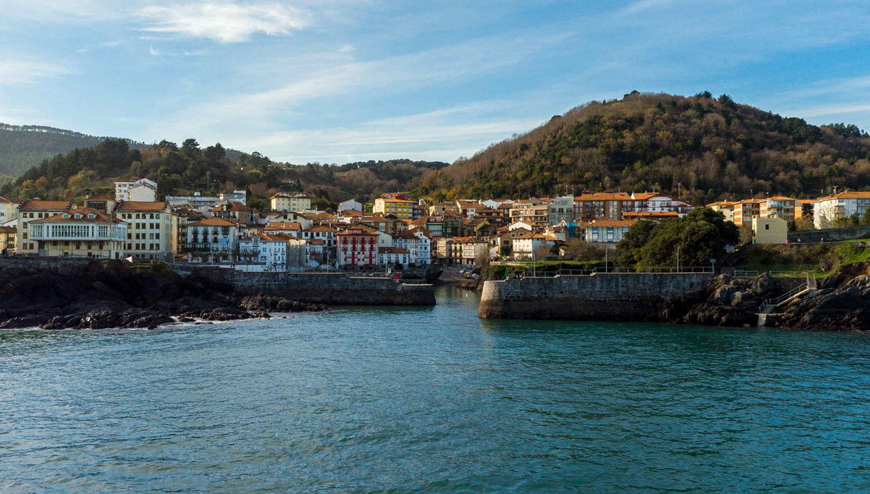 Balade en bateau sur la côte de Urdaibai - Photo 1