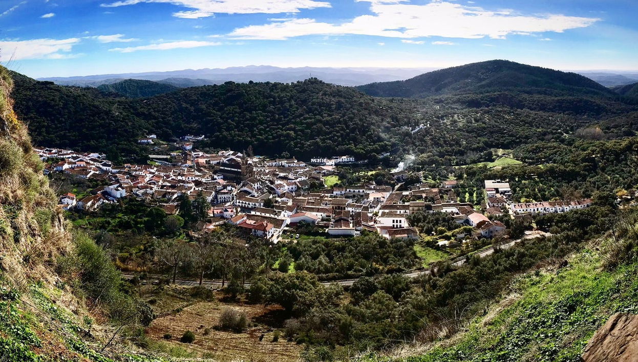 Tour por la Peña de Arias Montano y las cuevas de Alájar - Foto 1