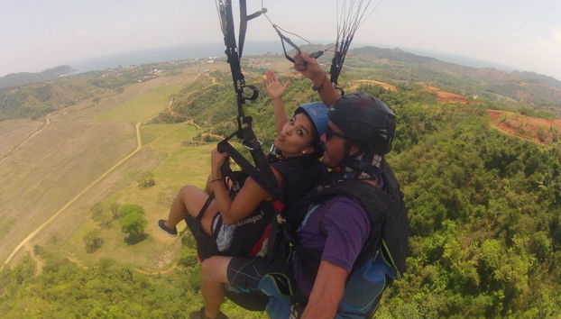 Paragliding in Jacó - Photo 2