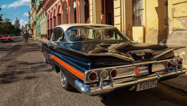 Paseo privado en coche clásico por La Habana - Foto 2