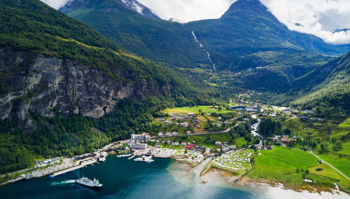 Geiranger Sightseeing Bus - Photo 1