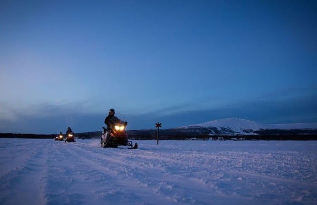 Paseo en moto de nieve bajo la aurora boreal - Foto 2