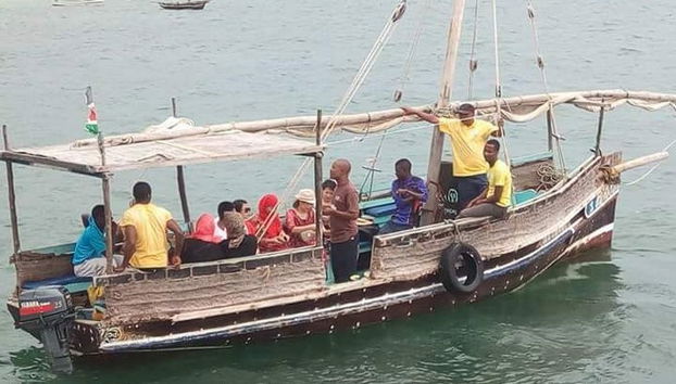 Paseo en barco con comida o cena - Foto 4