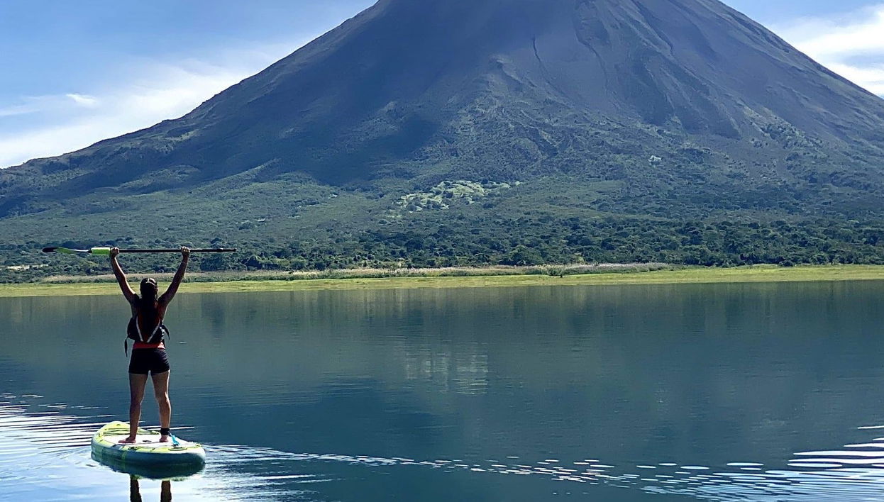 Paddle surf na lagoa Arenal