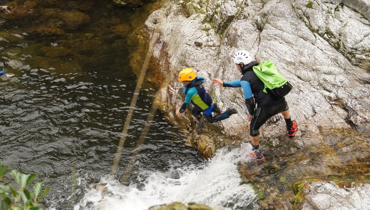 Canyoning dans la Haute Ardèche - Photo 1