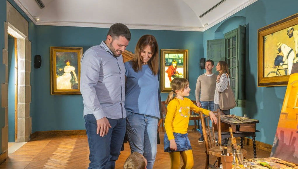 Tour modernista por el Monasterio de Sant Benet - Foto 1