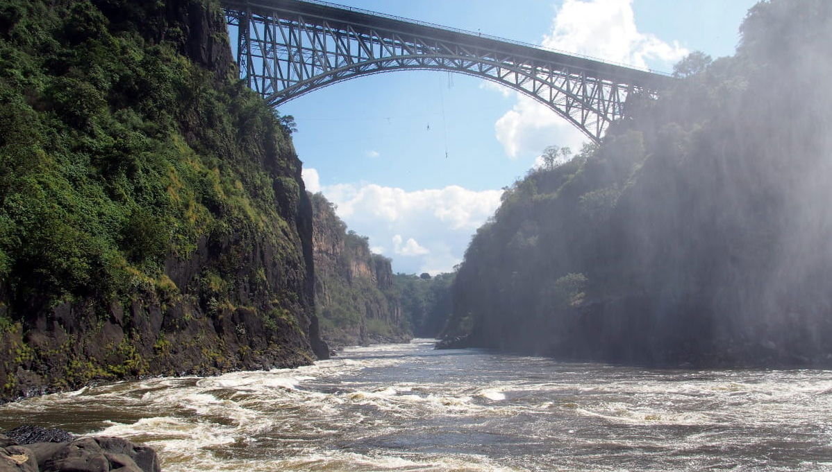Saut à l'élastique aux chutes Victoria - Photo 1