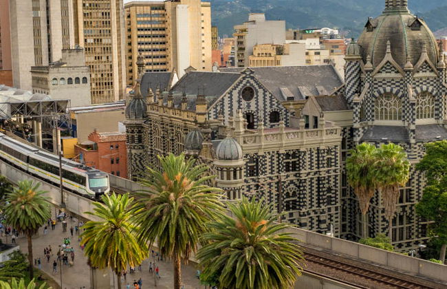 Tour panorámico por Medellín - Foto 2