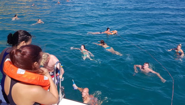 Costa Dorada Speedboat Ride - Photo 2