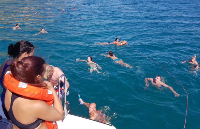 Costa Dorada Speedboat Ride - Photo 2