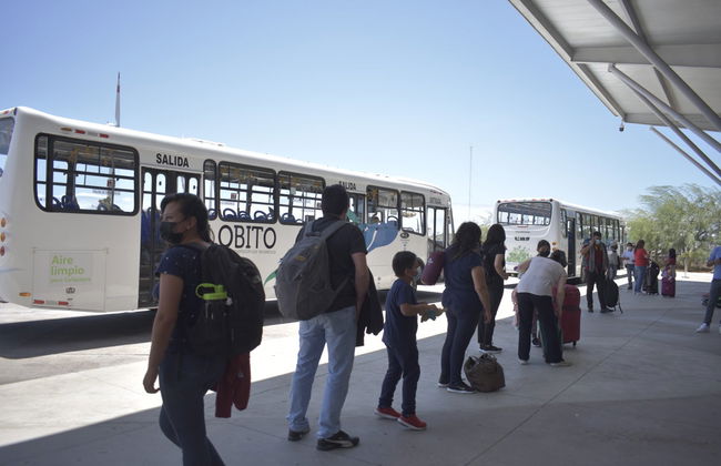 Transporte entre el Aeropuerto de Galápagos y la Isla de Santa Cruz - Foto 3
