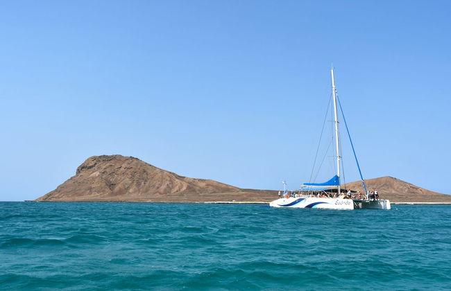 Paseo en catamarán por la isla de Sal - Foto 2