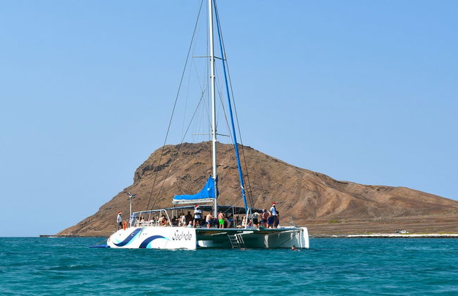 Paseo en catamarán por la isla de Sal - Foto 3