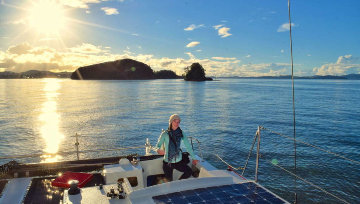 Paseo en catamarán al atardecer - Foto 1