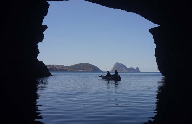 Tour de caiaque com snorkel por Cala Codolar - Foto 3