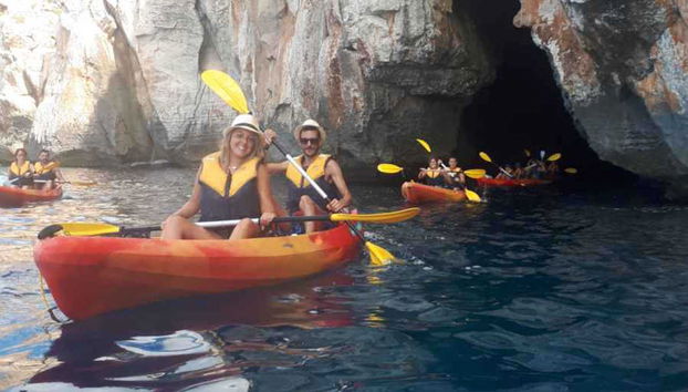 Tour en kayak por las cuevas de Cala en Porter - Foto 3