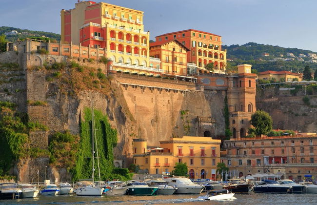 Paseo en barco al atardecer - Foto 1