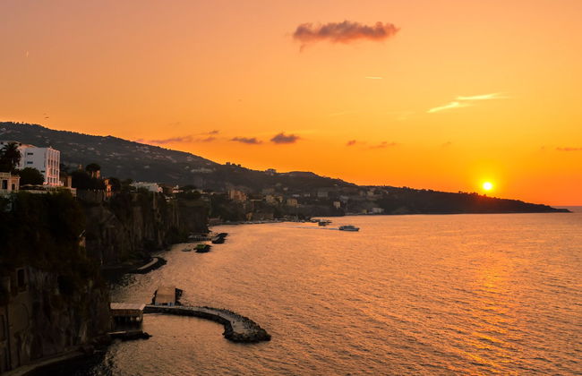 Paseo en barco al atardecer - Foto 2
