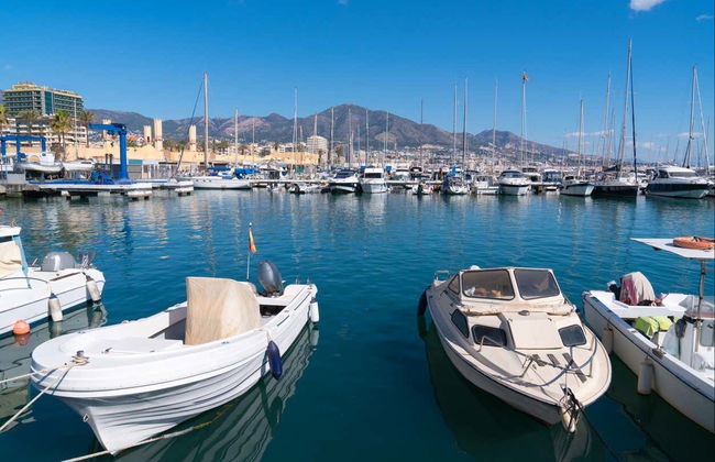 Alquiler de barco con patrón en Fuengirola - Foto 7