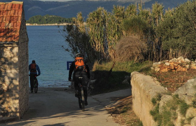 Excursão a Lumbarda de bicicleta + Degustação de vinho - Foto 4