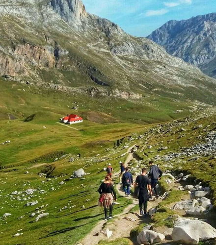 Foto de Senderismo por los Picos de Europa + Balneario La Hermida